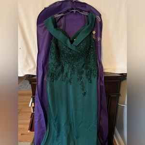 Montage by Mon Cheri emerald green mother of the bride dress. Size 16. Worn once